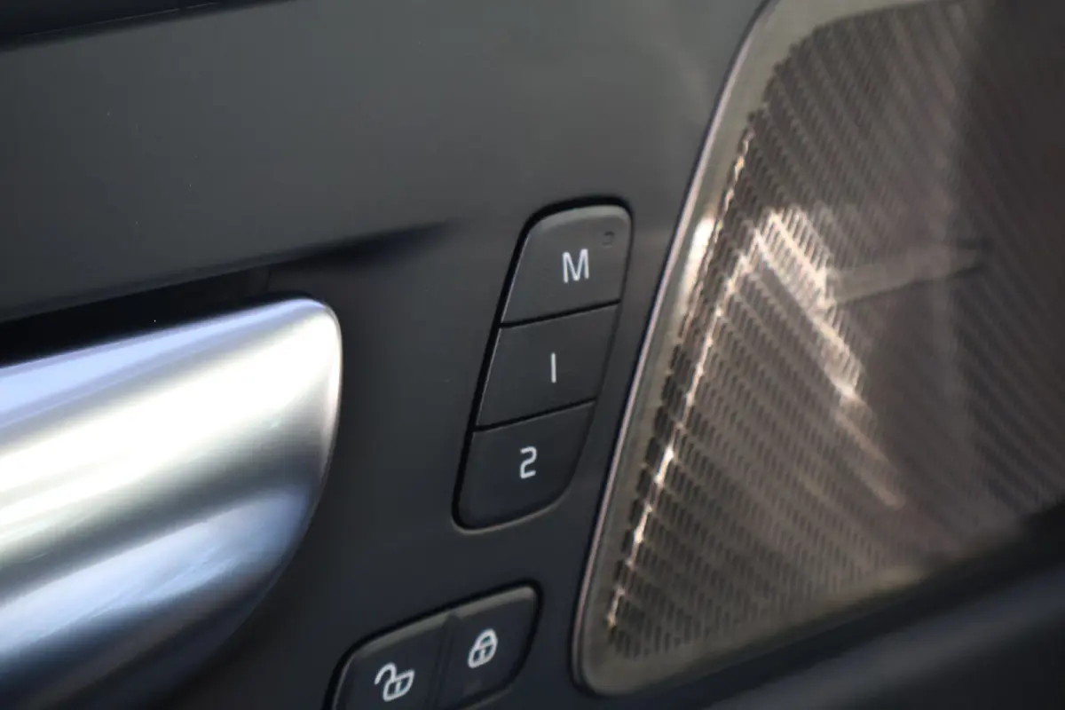 Plus Black Edition Recharge Plug-In Hybrid AWD | Luchtvering | 360 | HUD | H&K | Panodak |