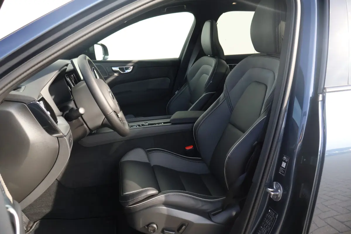 Plus Black Edition Recharge Plug-In Hybrid AWD | Luchtvering | 360 | HUD | H&K | Panodak |