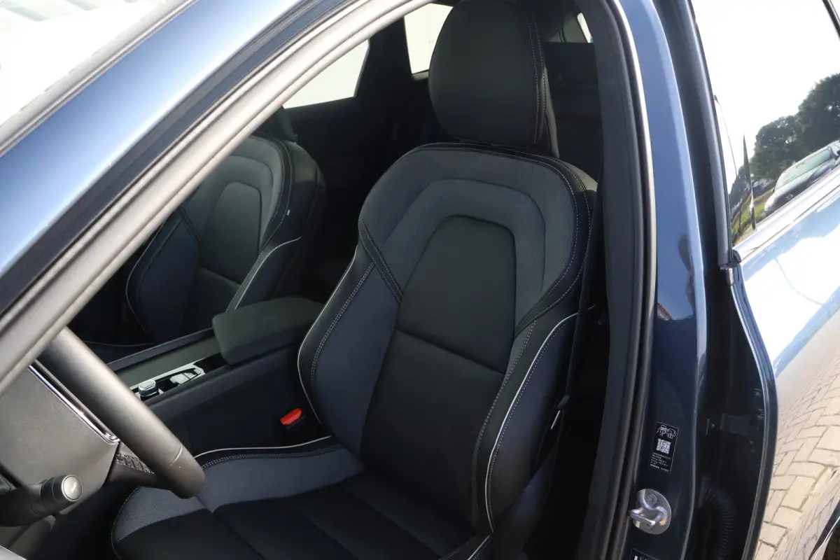 Plus Black Edition Recharge Plug-In Hybrid AWD | Luchtvering | 360 | HUD | H&K | Panodak |
