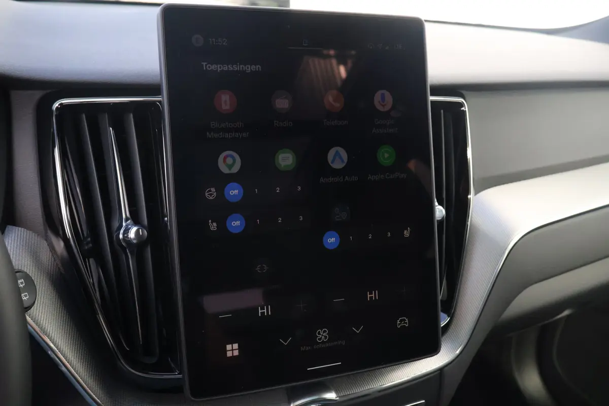 Plus Black Edition Recharge Plug-In Hybrid AWD | Luchtvering | 360 | HUD | H&K | Panodak |