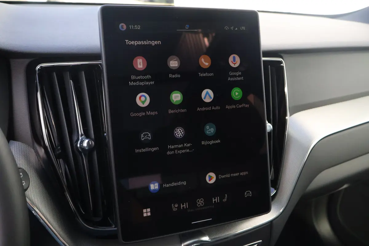 Plus Black Edition Recharge Plug-In Hybrid AWD | Luchtvering | 360 | HUD | H&K | Panodak |