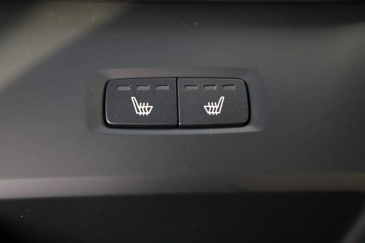 Plus Black Edition Recharge Plug-In Hybrid AWD | Luchtvering | 360 | HUD | H&K | Panodak |