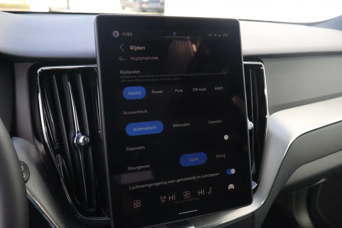 Plus Black Edition Recharge Plug-In Hybrid AWD | Luchtvering | 360 | HUD | H&K | Panodak |