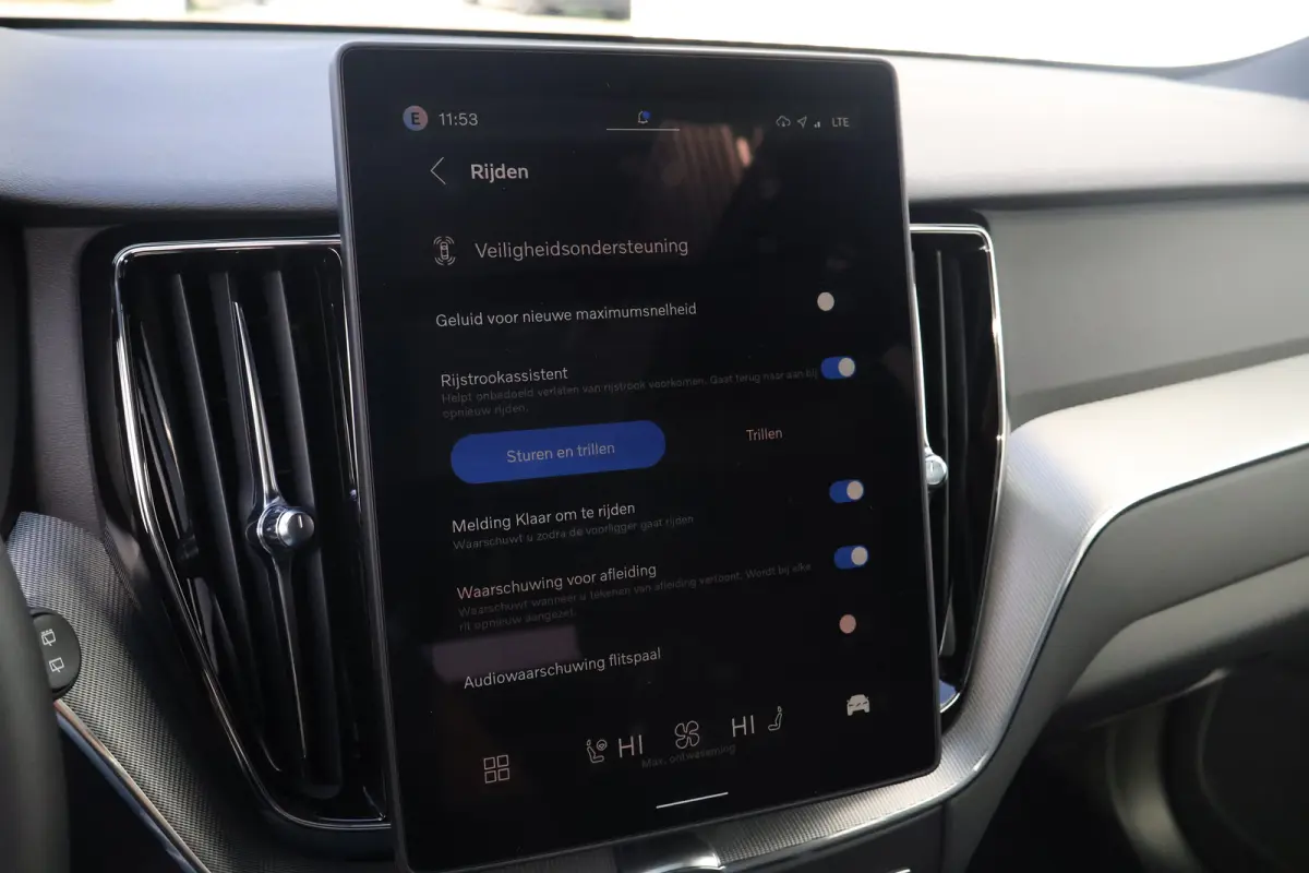 Plus Black Edition Recharge Plug-In Hybrid AWD | Luchtvering | 360 | HUD | H&K | Panodak |
