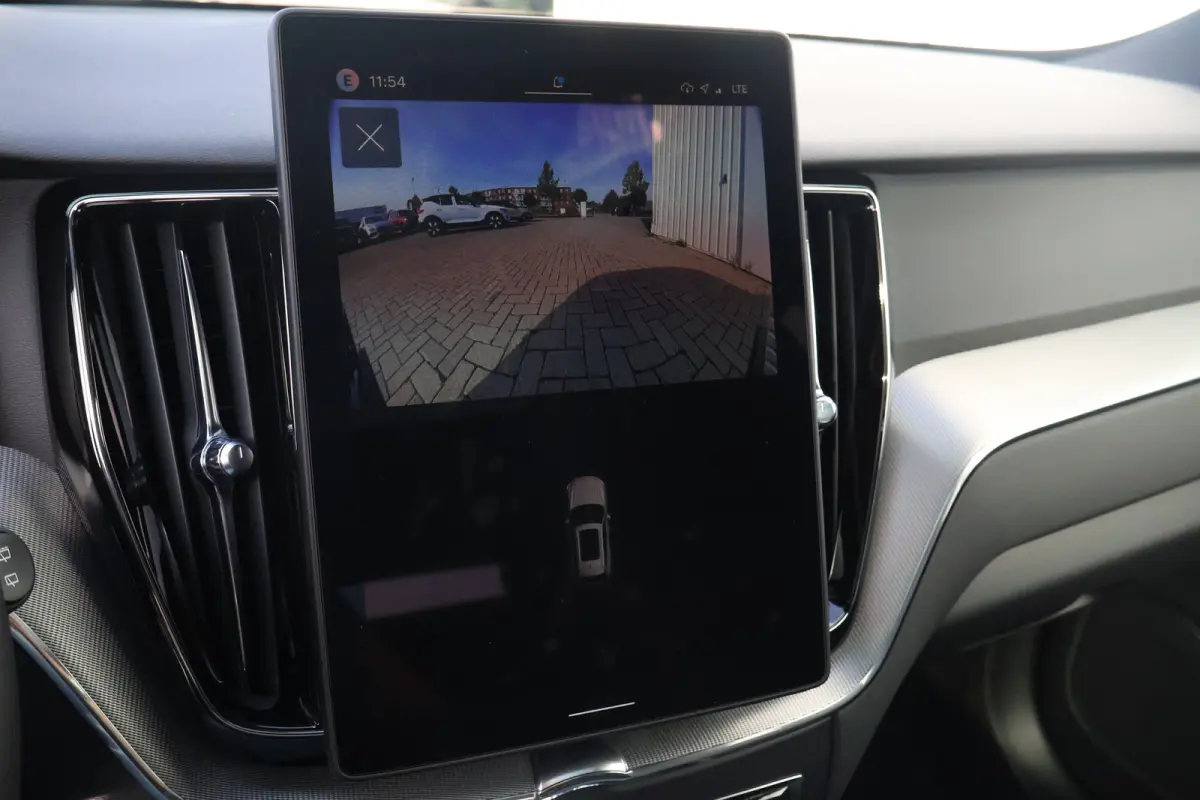 Plus Black Edition Recharge Plug-In Hybrid AWD | Luchtvering | 360 | HUD | H&K | Panodak |