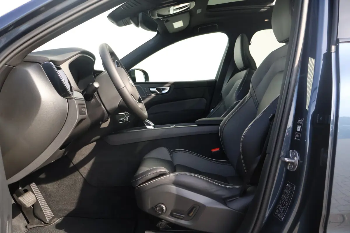Plus Black Edition Recharge Plug-In Hybrid AWD | Luchtvering | 360 | HUD | H&K | Panodak |