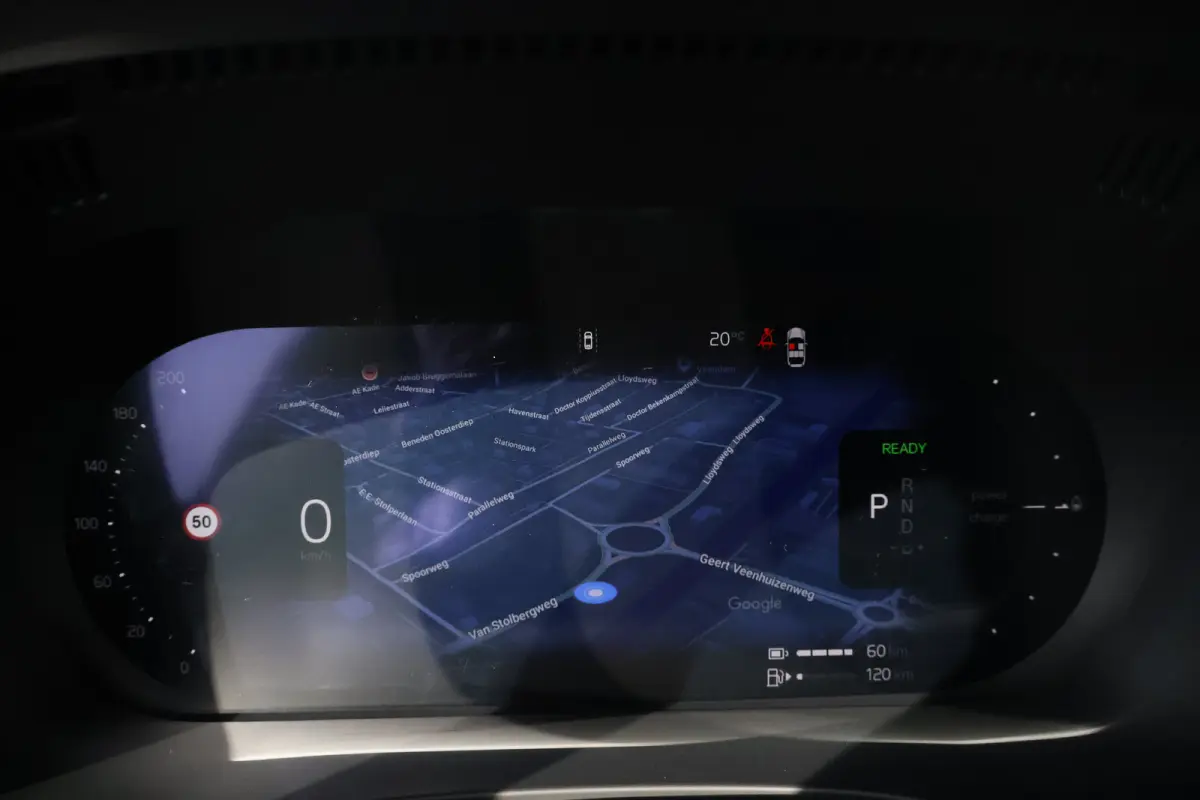 Plus Black Edition Recharge Plug-In Hybrid AWD | Luchtvering | 360 | HUD | H&K | Panodak |