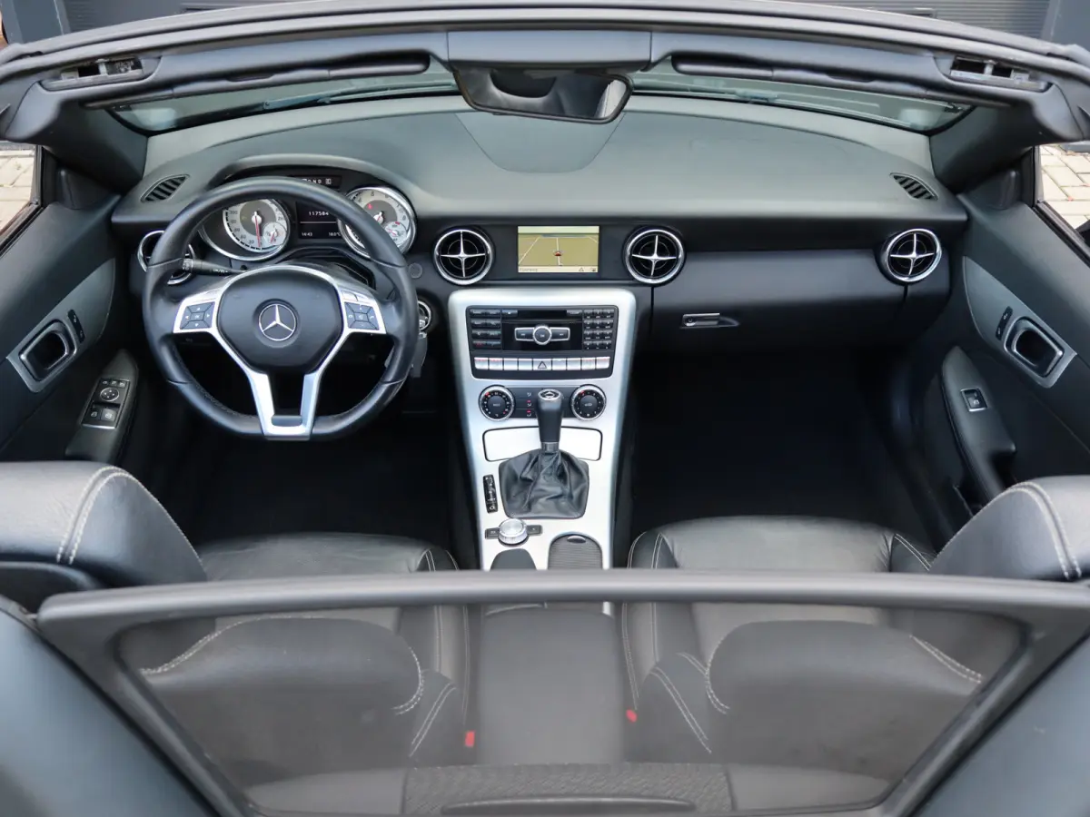 200 K. AMG-line 184PK NIEUWSTAAT I 2ste eig. I AMG-line I Navi I Leer I Nekverwarming I Winterpakket I 18" I