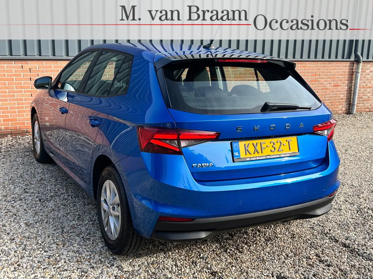 1.0 TSI Business Edition Navigatie/ ACC /Pdc/Camera / LED / Keyless /DAB+