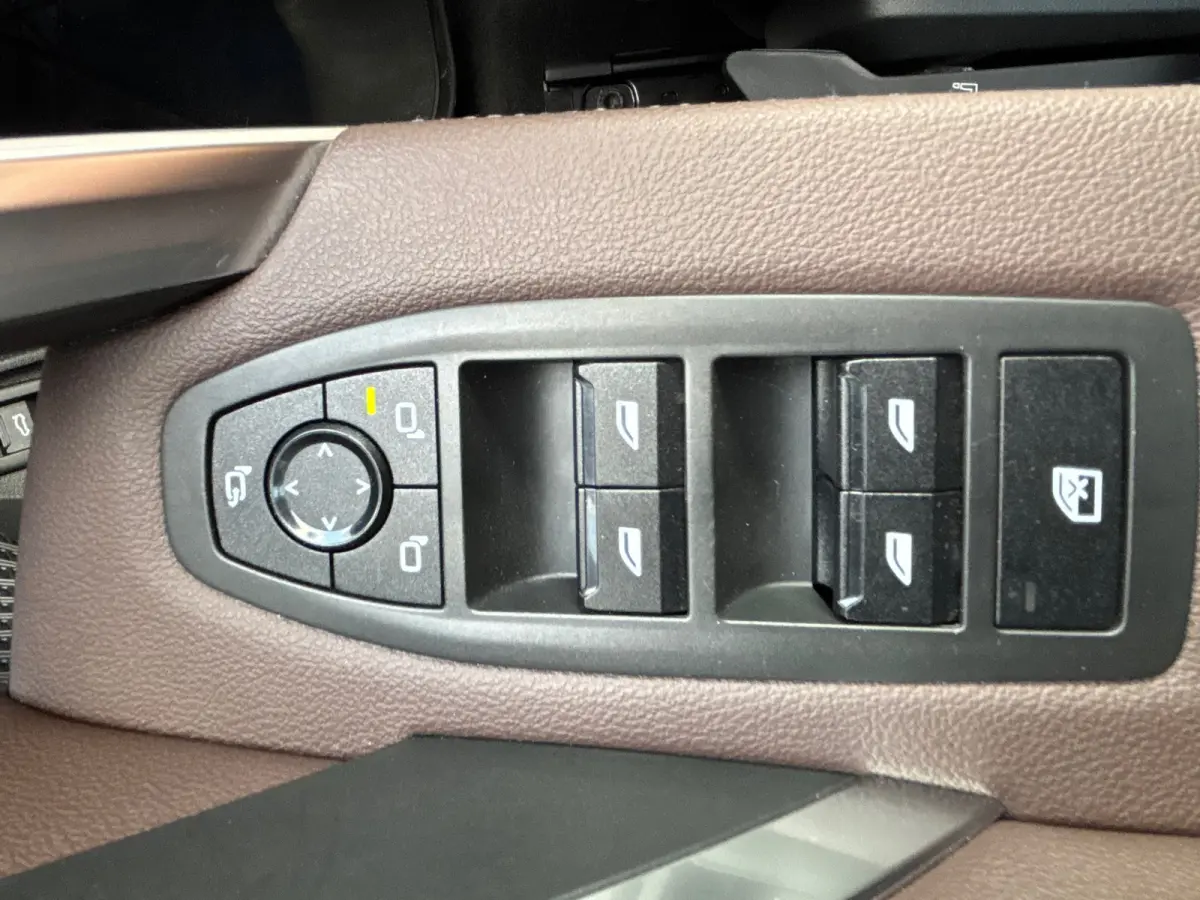 XDrive30 M Sport - Mineralweiss - Leder/Trekhaak - Nwstaat