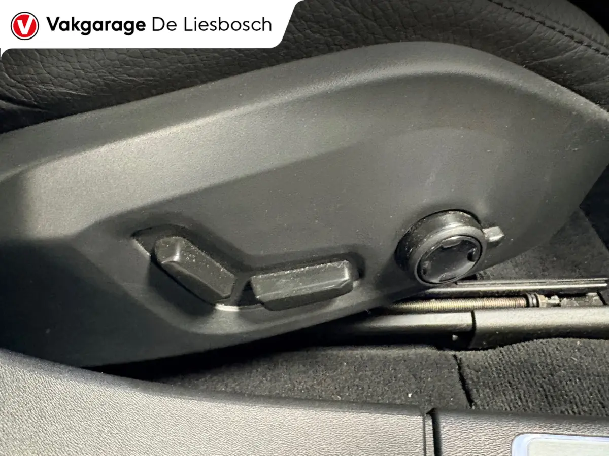 2.0 T8 Plug-in hybrid AWD Ultimate Dark / Panoramadak / leder / trekhaak / camera / Harman Kardon audio