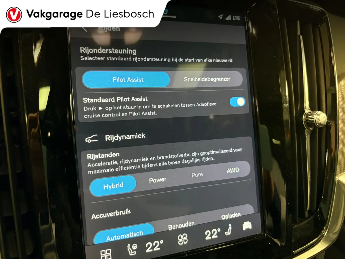 2.0 T8 Plug-in hybrid AWD Ultimate Dark / Panoramadak / leder / trekhaak / camera / Harman Kardon audio