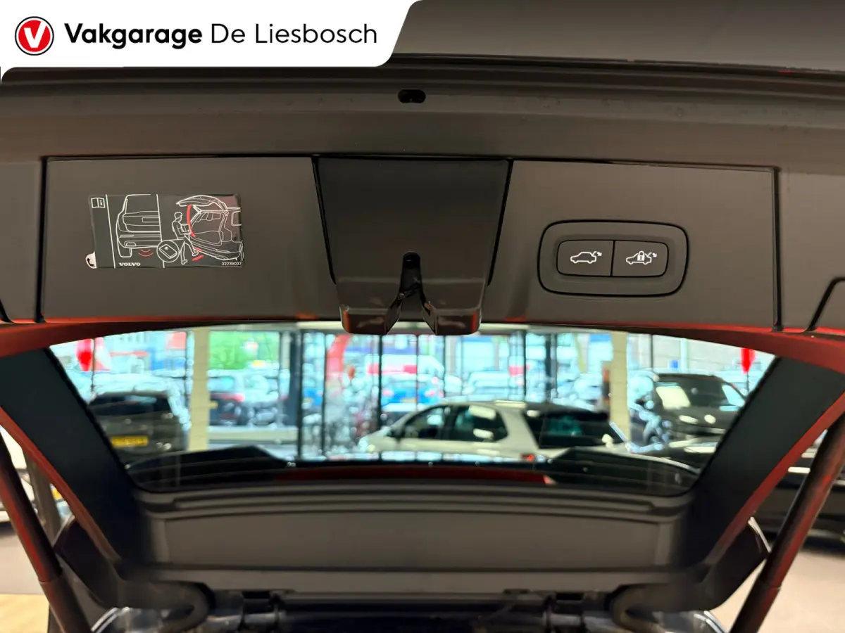 2.0 T8 Plug-in hybrid AWD Ultimate Dark / Panoramadak / leder / trekhaak / camera / Harman Kardon audio