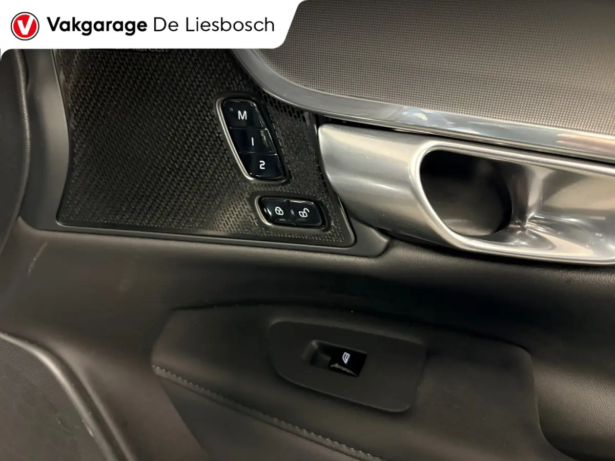 2.0 T8 Plug-in hybrid AWD Ultimate Dark / Panoramadak / leder / trekhaak / camera / Harman Kardon audio