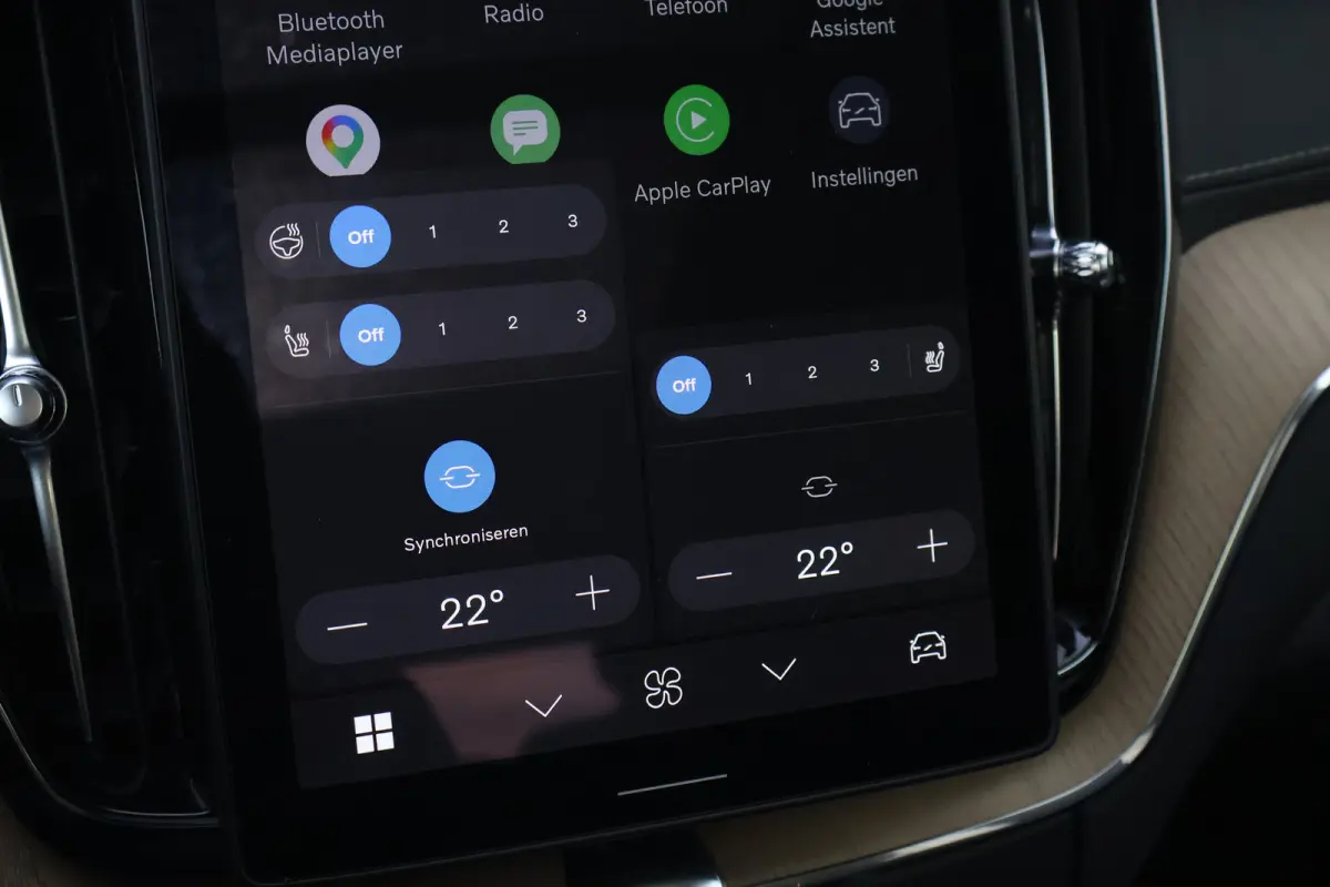 2.0 T6 Plug-in hybrid AWD Ultra Dark | Trekhaak | Luchtvering | Pano | HUD | Zomerbanden 20" | Bright Dusk |