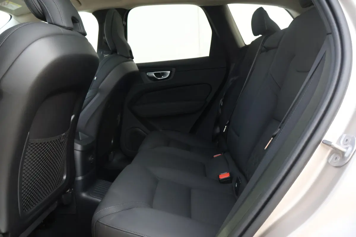 2.0 T6 Plug-in hybrid AWD Ultra Dark | Trekhaak | Luchtvering | Pano | HUD | Zomerbanden 20" | Bright Dusk |