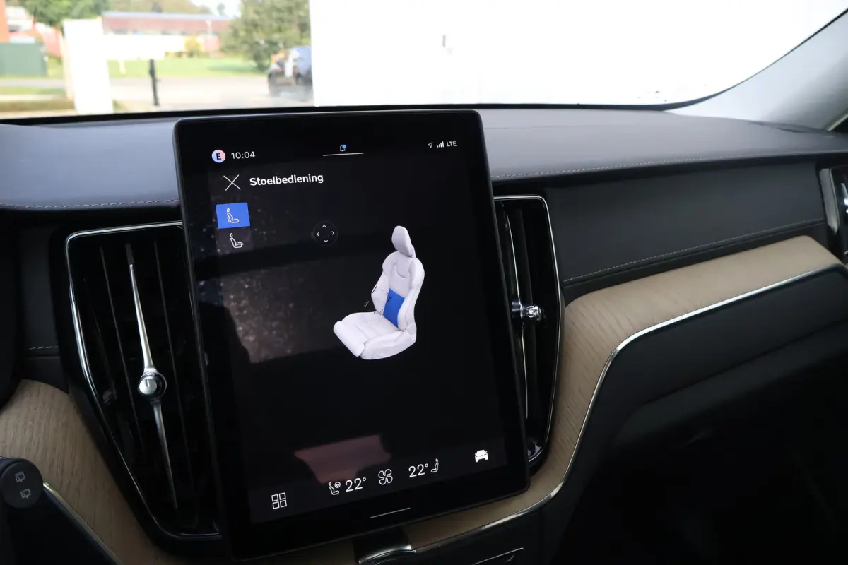 2.0 T6 Plug-in hybrid AWD Ultra Dark | Trekhaak | Luchtvering | Pano | HUD | Zomerbanden 20" | Bright Dusk |