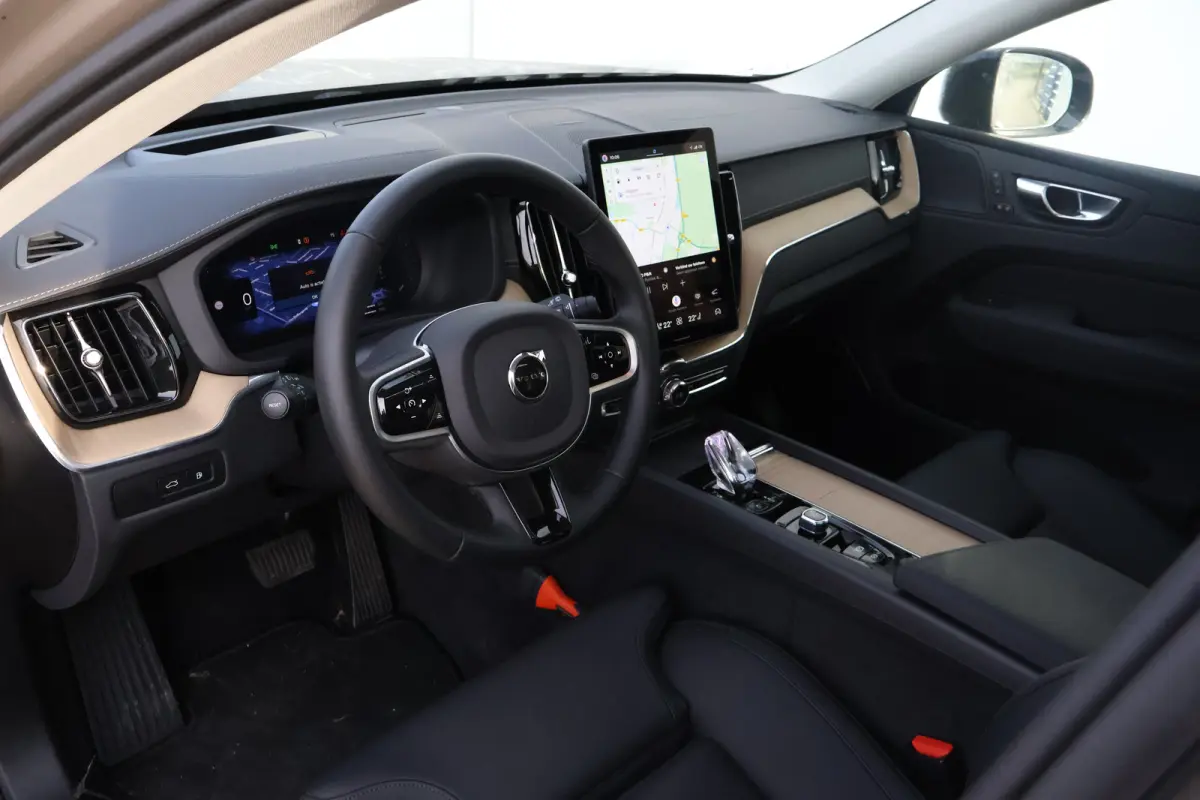 2.0 T6 Plug-in hybrid AWD Ultra Dark | Trekhaak | Luchtvering | Pano | HUD | Zomerbanden 20" | Bright Dusk |