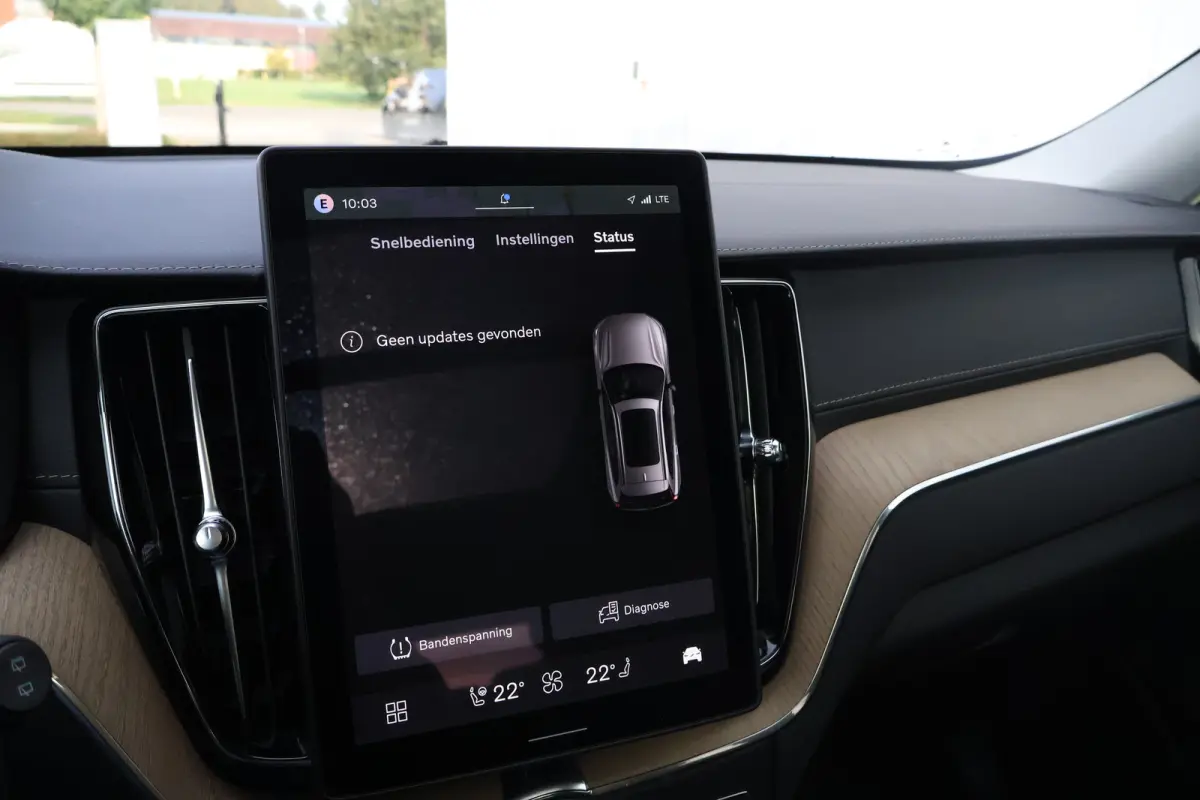 2.0 T6 Plug-in hybrid AWD Ultra Dark | Trekhaak | Luchtvering | Pano | HUD | Zomerbanden 20" | Bright Dusk |