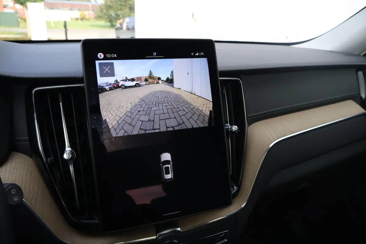 2.0 T6 Plug-in hybrid AWD Ultra Dark | Trekhaak | Luchtvering | Pano | HUD | Zomerbanden 20" | Bright Dusk |