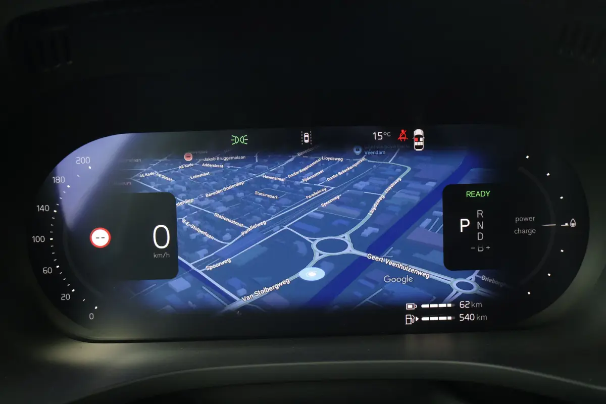 2.0 T6 Plug-in hybrid AWD Ultra Dark | Trekhaak | Luchtvering | Pano | HUD | Zomerbanden 20" | Bright Dusk |