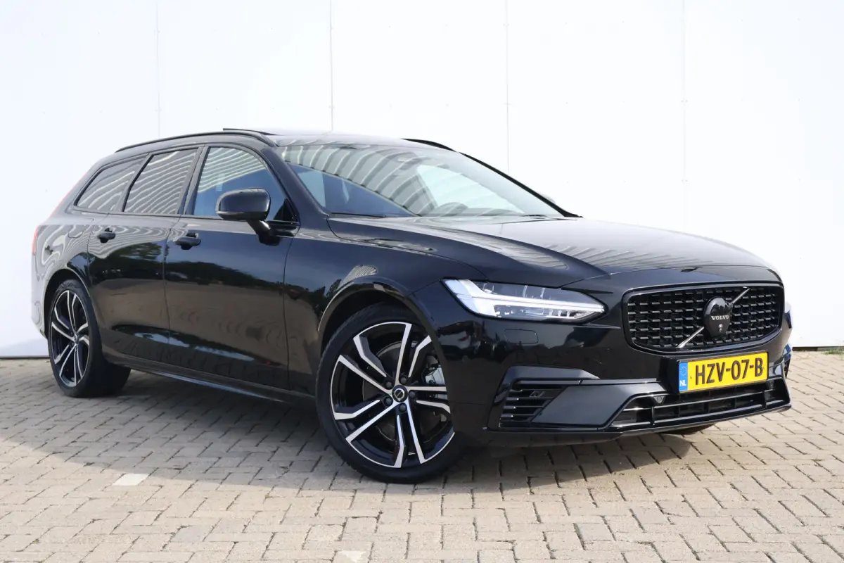 2.0 T8 Plug-in hybrid AWD Ultra Dark | Trekhaak | Luchtvering | 20" All Seasons | Pano | Massage |