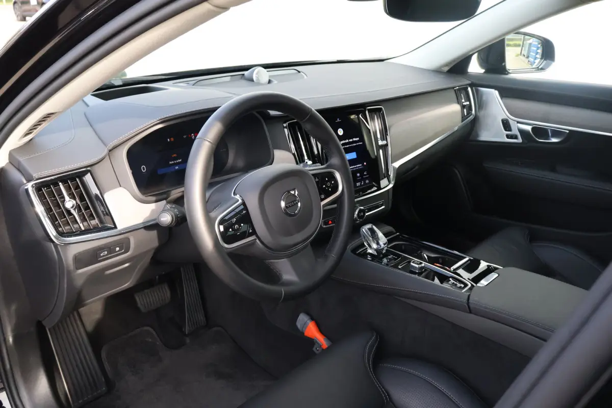2.0 T8 Plug-in hybrid AWD Ultra Dark | Trekhaak | Luchtvering | 20" All Seasons | Pano | Massage |