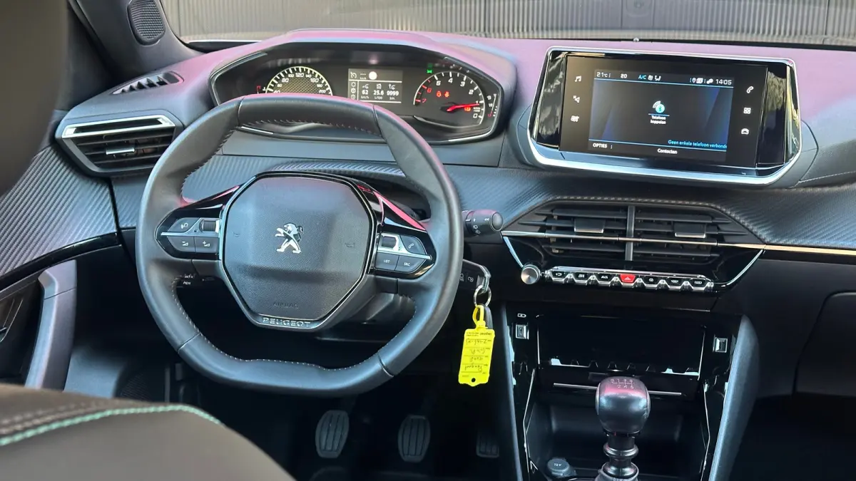 1.2 PureTech Allure Pack | Apple Carplay / Android Auto | Navigatie | Trekhaak | Achteruitrij Camera | Climate Control | | Achterbank in delen neerklapbaar | Achteruitrijcamera | Airco (auto