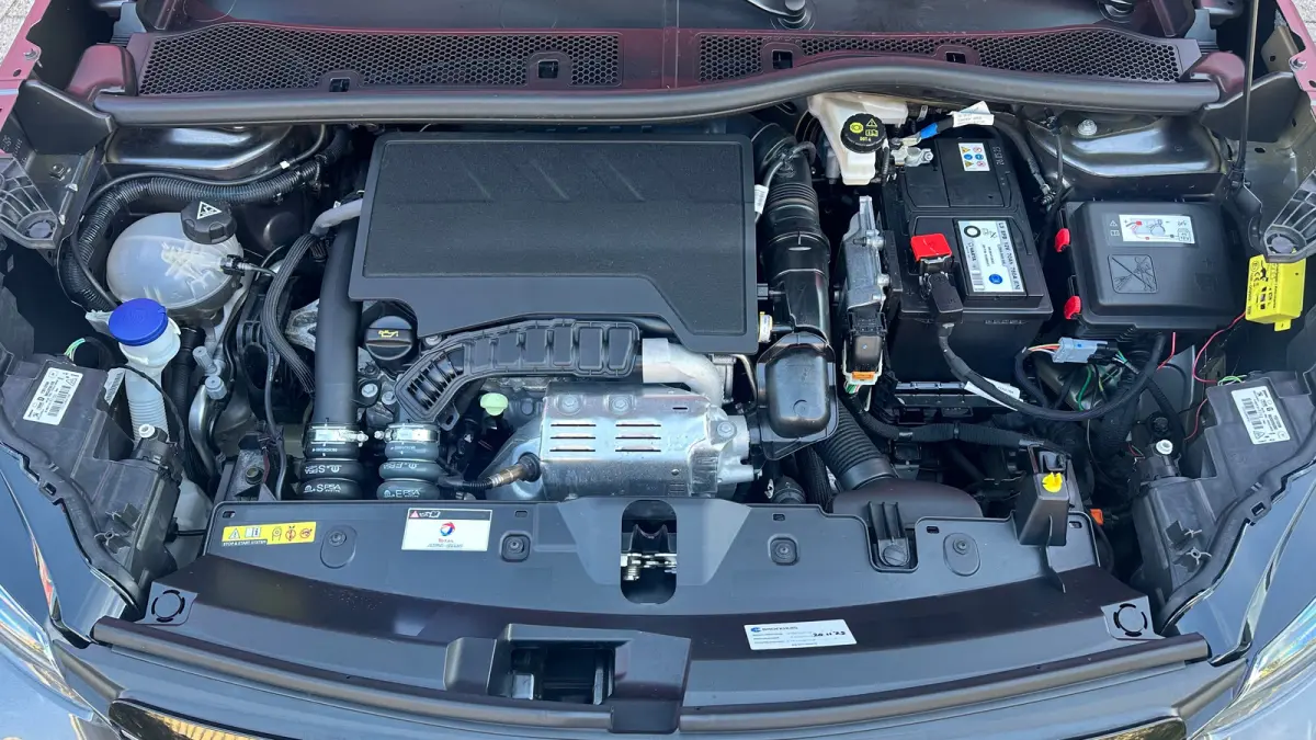 1.2 PureTech Allure Pack | Apple Carplay / Android Auto | Navigatie | Trekhaak | Achteruitrij Camera | Climate Control | | Achterbank in delen neerklapbaar | Achteruitrijcamera | Airco (auto
