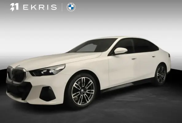 520d | M-Sportpakket | LED | HUD | Active cruise | Trekhaak | Stoelverwarming | DAB | Harman-kardon sound | Alu 19 inch