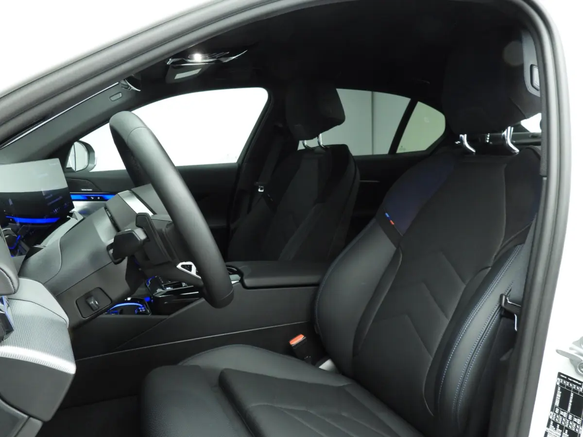 520d | M-Sportpakket | LED | HUD | Active cruise | Trekhaak | Stoelverwarming | DAB | Harman-kardon sound | Alu 19 inch