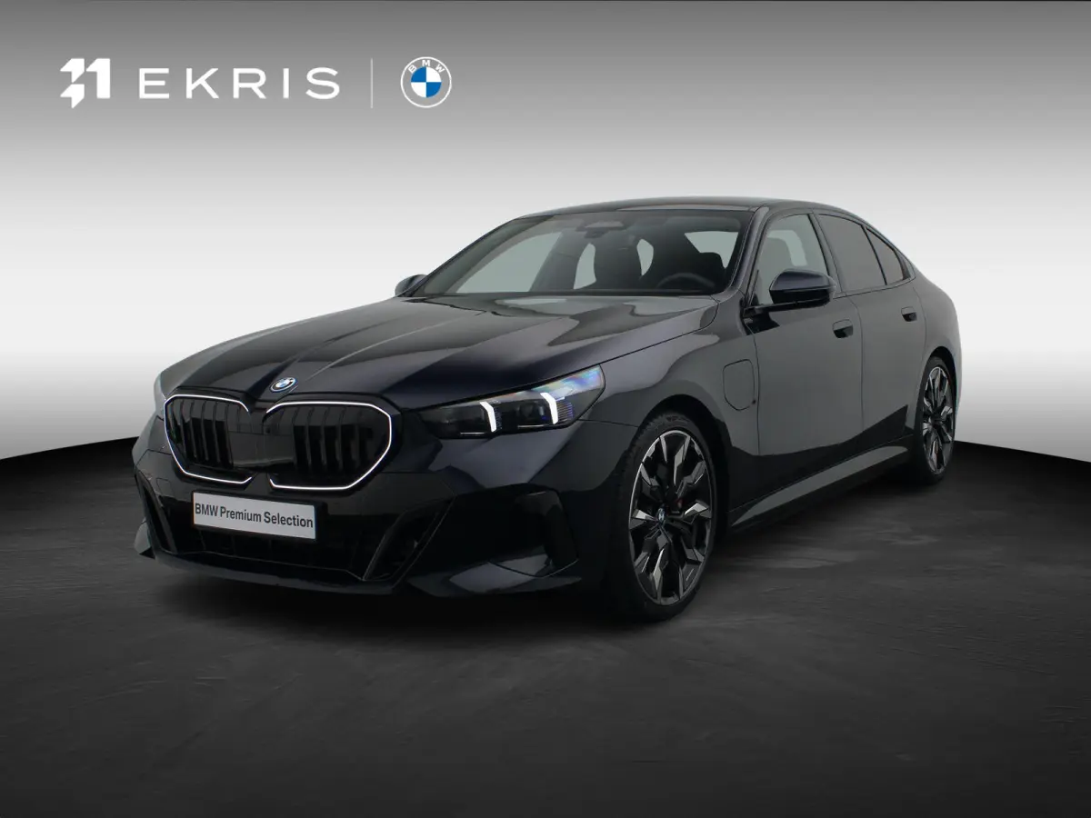 550e xDrive M Sportpakket Pro | Innovation Pack | Travel Pack | Comfort Pack | Trekhaak | Panoramadak | Elektrisch Verstelbare Sportstoelen | Driving Assistant Professional | Bowers & Wilkin