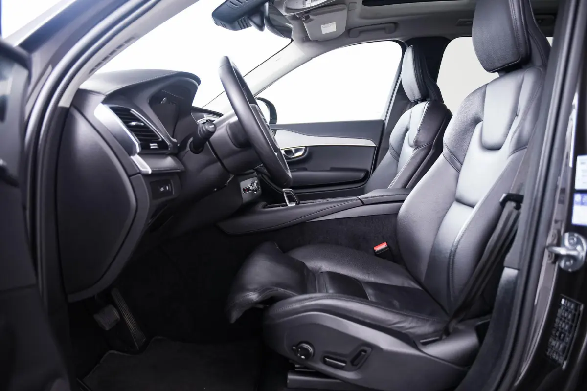2.0 T8 Recharge AWD Plus Dark Trekhaak - Panoramadak - Adaptieve Cruise Control - Harman Kardon - Visual Park Assist - Stoelverwarming voor/achter - Zongordijnen - Parkeerverwarming met time