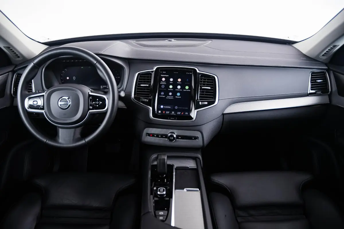 2.0 T8 Recharge AWD Plus Dark Trekhaak - Panoramadak - Adaptieve Cruise Control - Harman Kardon - Visual Park Assist - Stoelverwarming voor/achter - Zongordijnen - Parkeerverwarming met time