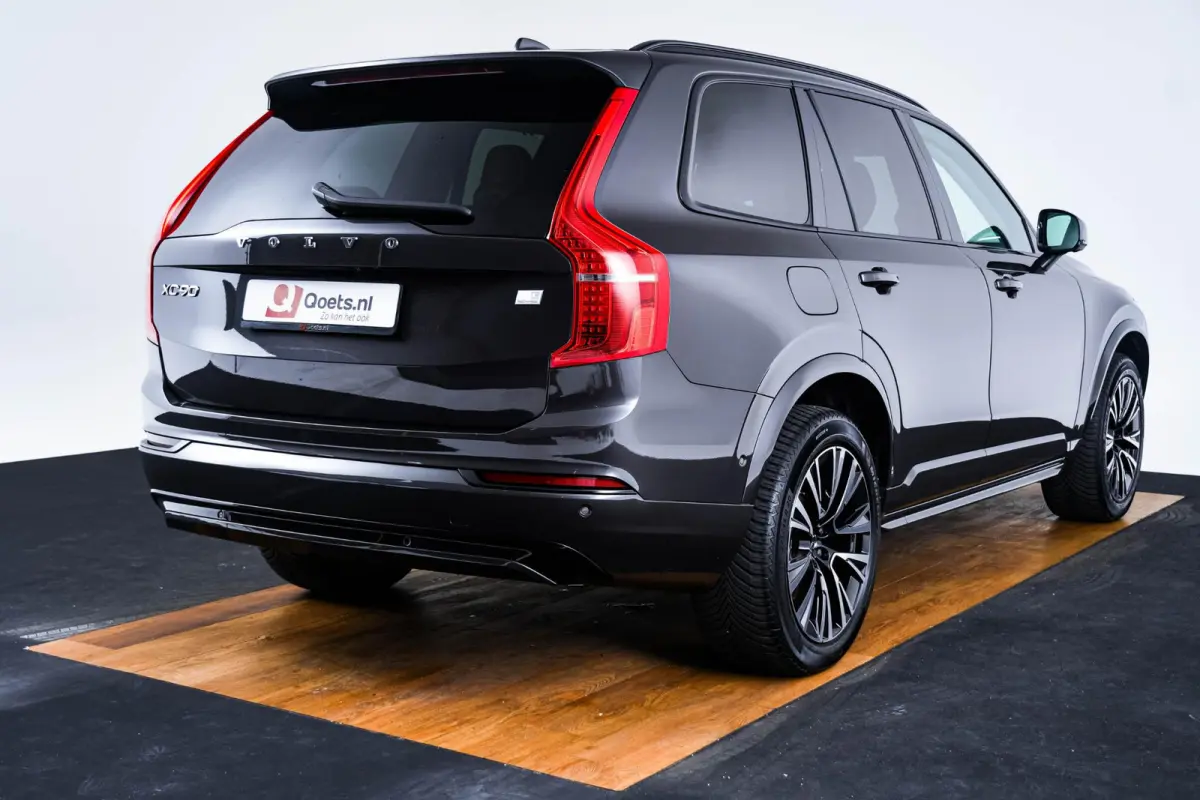 2.0 T8 Recharge AWD Plus Dark Trekhaak - Panoramadak - Adaptieve Cruise Control - Harman Kardon - Visual Park Assist - Stoelverwarming voor/achter - Zongordijnen - Parkeerverwarming met time