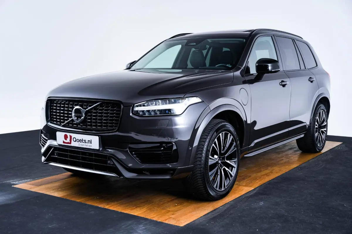 2.0 T8 Recharge AWD Plus Dark Trekhaak - Panoramadak - Adaptieve Cruise Control - Harman Kardon - Visual Park Assist - Stoelverwarming voor/achter - Zongordijnen - Parkeerverwarming met time