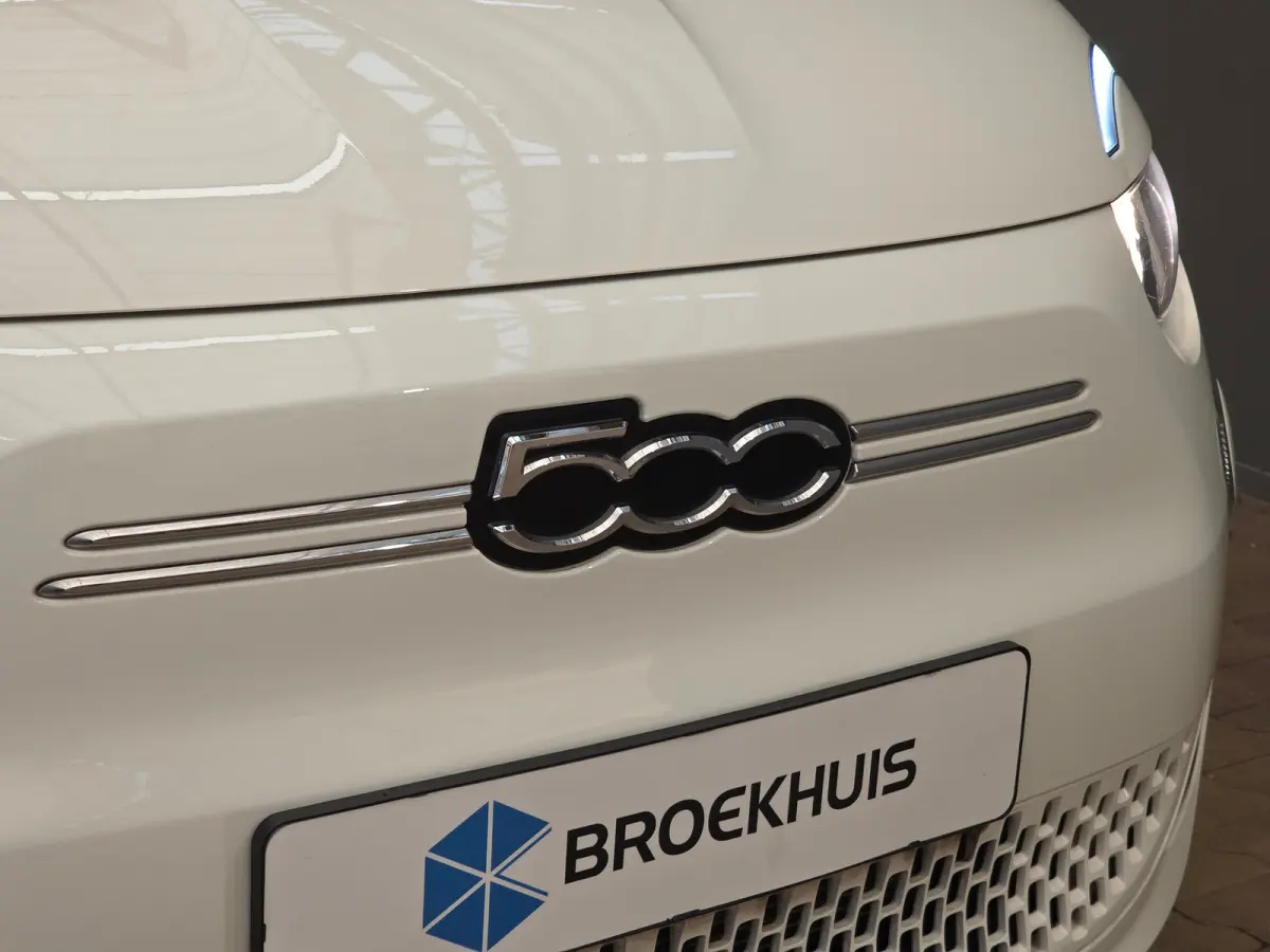 Icon 42 kWh Carplay | 16" Lichtmetaal | Cruise Control | Getint Glas | Bluetooth | Lane-Assist | Digitaal Dashboard | LED  | Airco (automatisch) | Anti Blokkeer Systeem | Bluetooth telefoonv