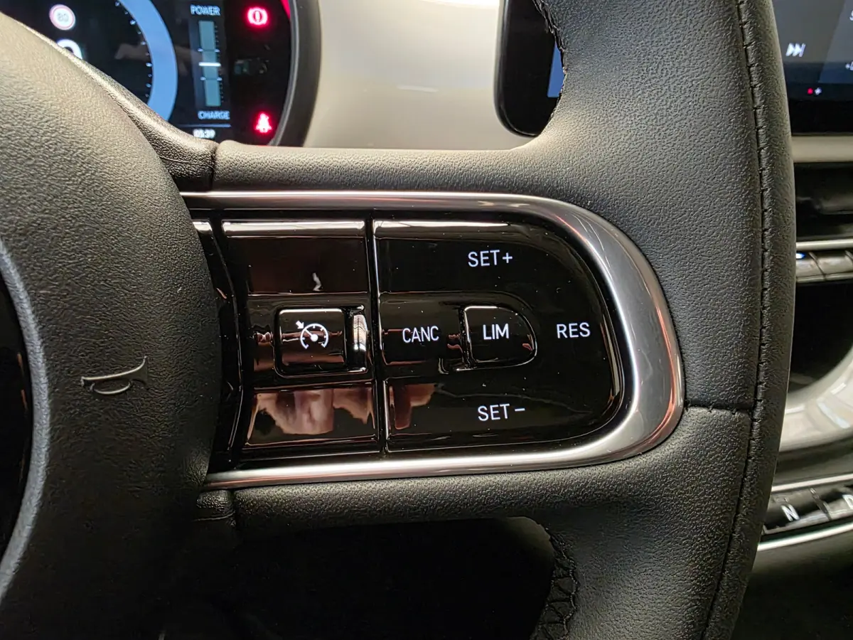 Icon 42 kWh Carplay | 16" Lichtmetaal | Cruise Control | Getint Glas | Bluetooth | Lane-Assist | Digitaal Dashboard | LED  | Airco (automatisch) | Anti Blokkeer Systeem | Bluetooth telefoonv