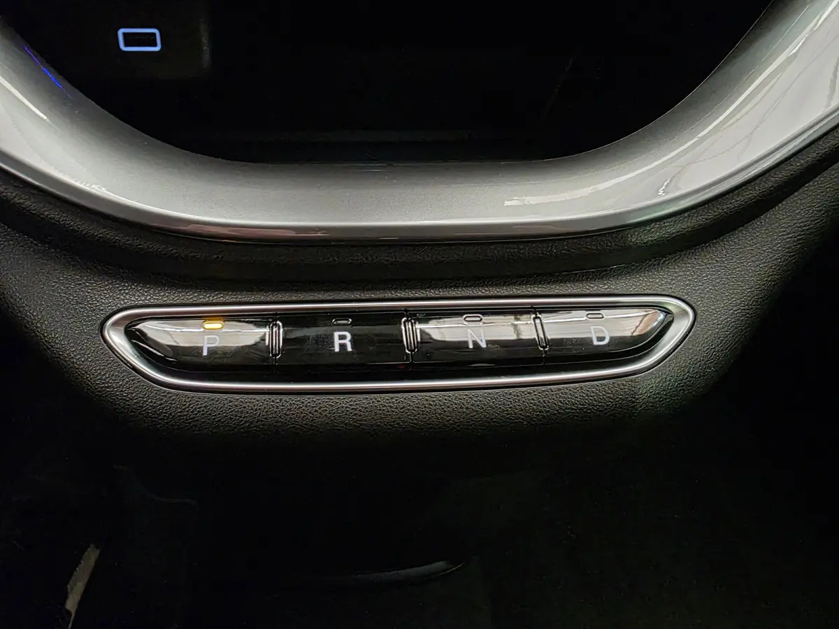 Icon 42 kWh Carplay | 16" Lichtmetaal | Cruise Control | Getint Glas | Bluetooth | Lane-Assist | Digitaal Dashboard | LED  | Airco (automatisch) | Anti Blokkeer Systeem | Bluetooth telefoonv