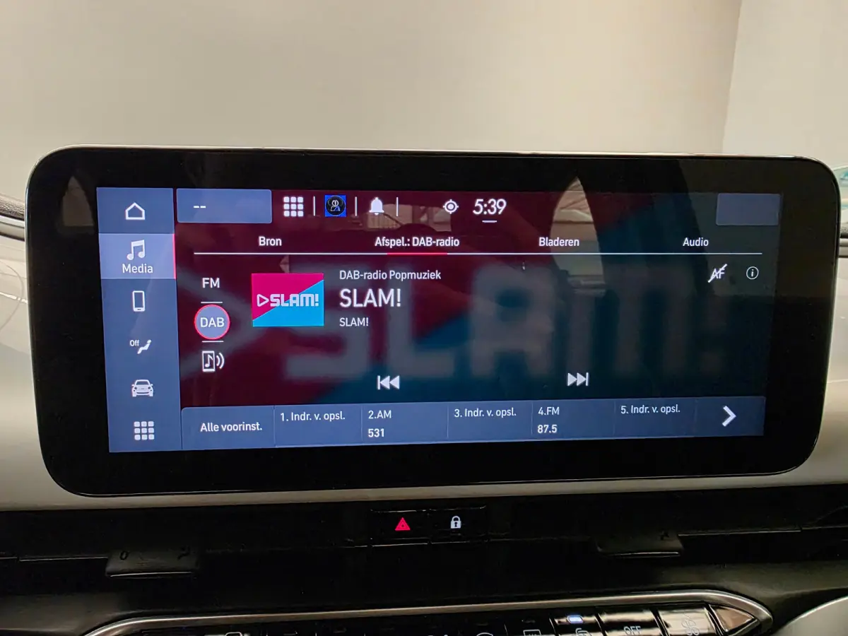 Icon 42 kWh Carplay | 16" Lichtmetaal | Cruise Control | Getint Glas | Bluetooth | Lane-Assist | Digitaal Dashboard | LED  | Airco (automatisch) | Anti Blokkeer Systeem | Bluetooth telefoonv