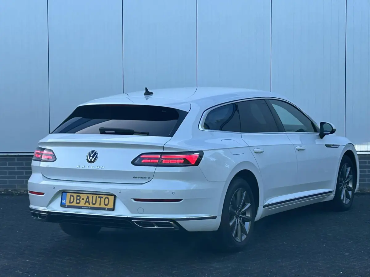 1.4 TSI eHybrid R-Line Business+ IQ LIGHT + MATRIX I VOL LEER + MEMORY I DIGI DASHB. I GR.NAVI