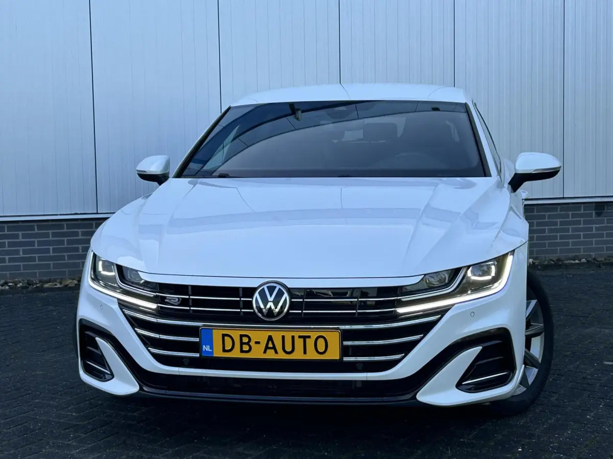 1.4 TSI eHybrid R-Line Business+ IQ LIGHT + MATRIX I VOL LEER + MEMORY I DIGI DASHB. I GR.NAVI