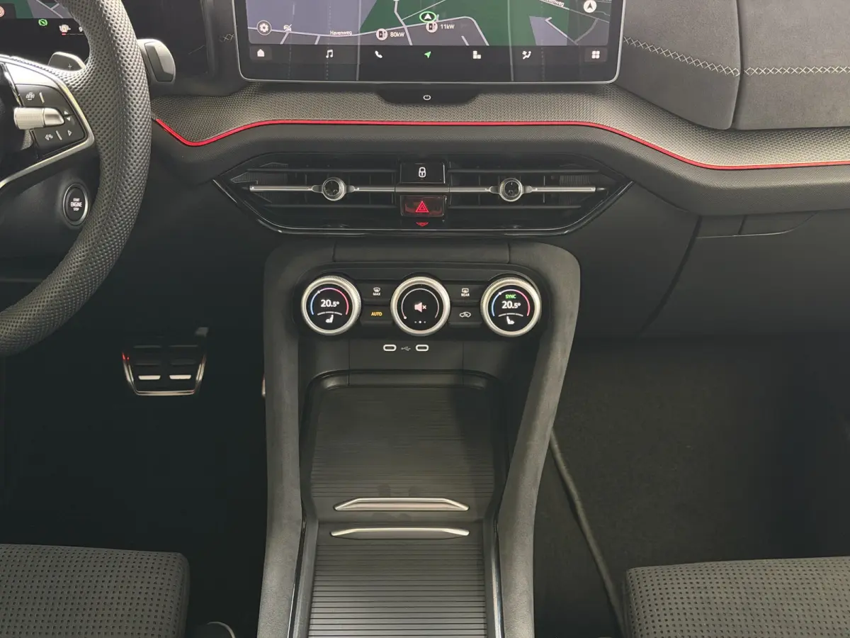 Sportline iV NIEUW uit voorraad (PHEV 120KM) DSG | Panorama | Trekhaak | Matrix LED | 20" Rila | Memory | ACC | Camera | Virtual Cockpit. plug in hybrid