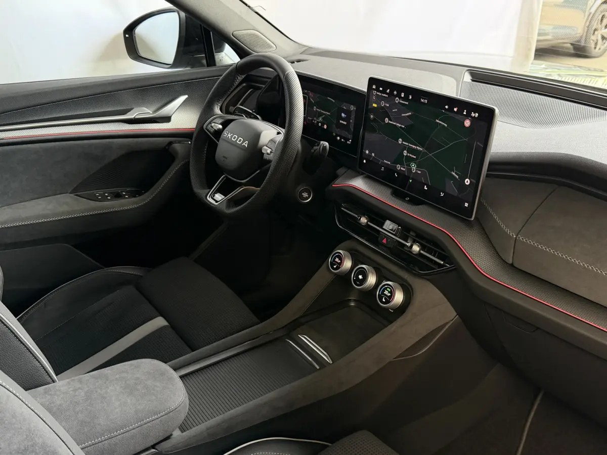 Sportline iV NIEUW uit voorraad (PHEV 120KM) DSG | Panorama | Trekhaak | Matrix LED | 20" Rila | Memory | ACC | Camera | Virtual Cockpit. plug in hybrid