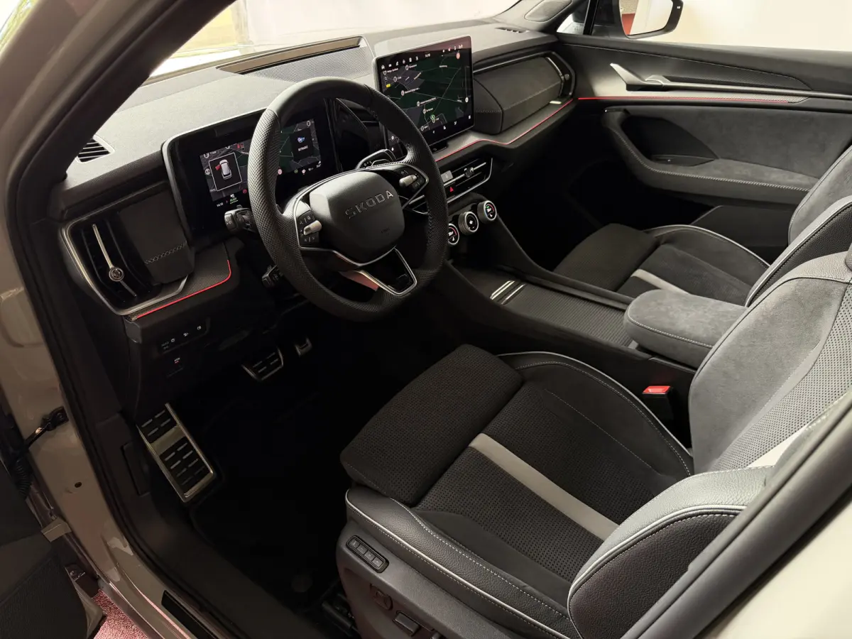 Sportline iV (PHEV 120KM) DSG | Panorama | Trekhaak | Matrix LED | 20" Rila | Memory | ACC | Camera | Virtual Cockpit. plug in hybrid