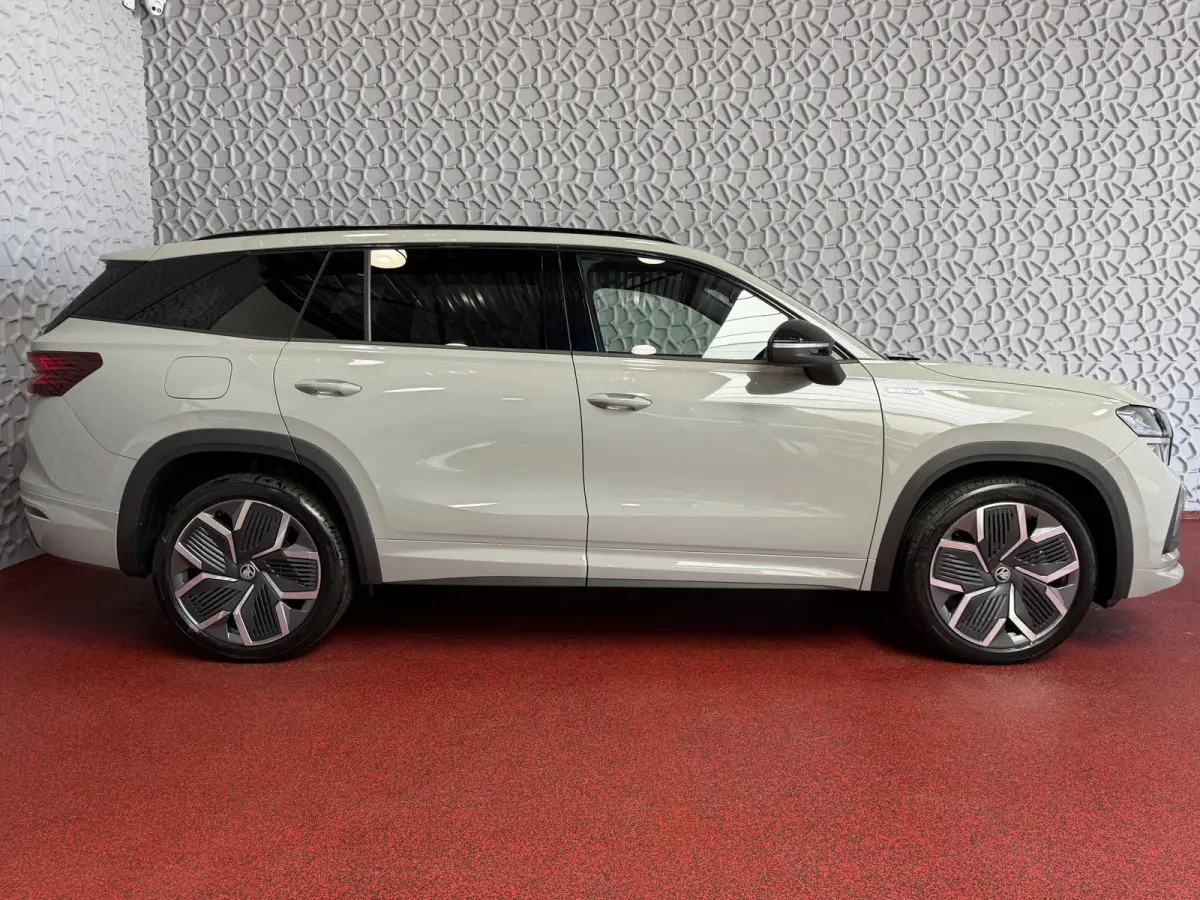 Sportline iV (PHEV 120KM) DSG | Panorama | Trekhaak | Matrix LED | 20" Rila | Memory | ACC | Camera | Virtual Cockpit. plug in hybrid