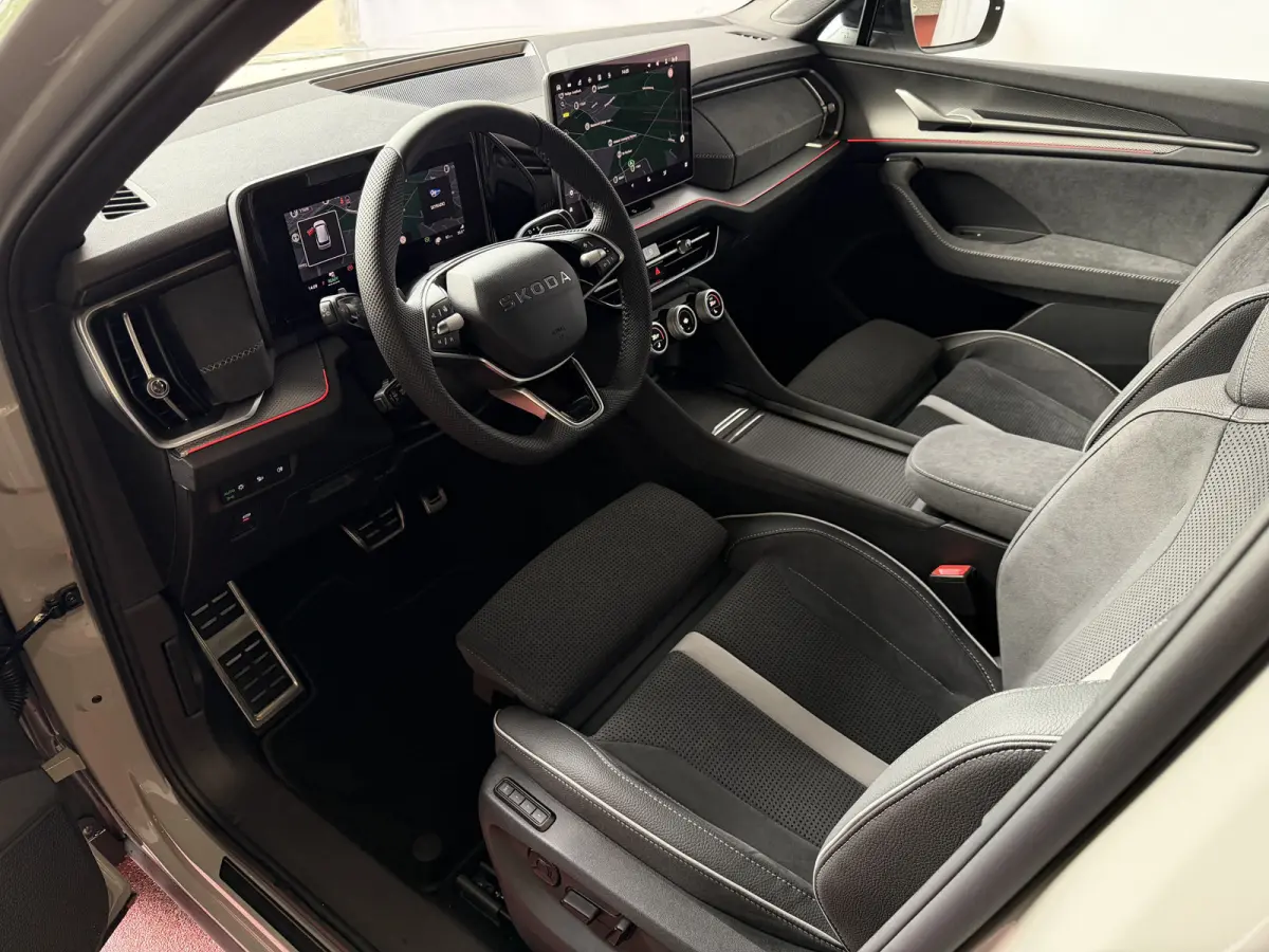 Sportline iV (PHEV 120KM) DSG | Panorama | Trekhaak | Matrix LED | 20" Rila | Memory | ACC | Camera | Virtual Cockpit. plug in hybrid