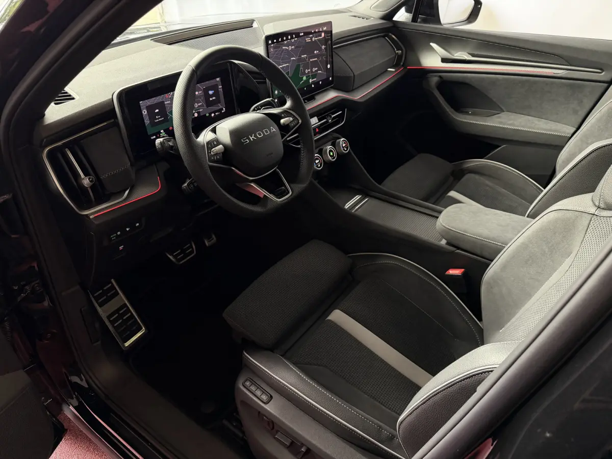 Sportline iV Gloednieuw (PHEV 120KM) DSG | Panorama | Trekhaak | Matrix LED | 20" Rila | Memory | ACC | Camera | Virtual Cockpit. plug in hybrid