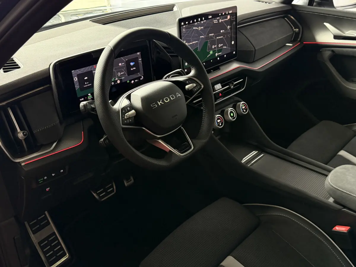 Sportline iV Gloednieuw (PHEV 120KM) DSG | Panorama | Trekhaak | Matrix LED | 20" Rila | Memory | ACC | Camera | Virtual Cockpit. plug in hybrid