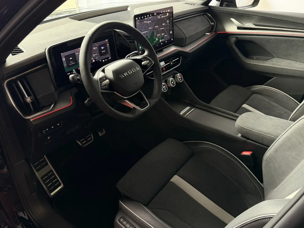 Sportline iV Gloednieuw (PHEV 120KM) DSG | Panorama | Trekhaak | Matrix LED | 20" Rila | Memory | ACC | Camera | Virtual Cockpit. plug in hybrid